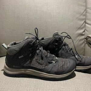 Women’s keen 8.5 hiking boot